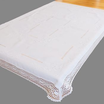 Decke 130 x 170 weiß Stickerei mit Häkelspitze